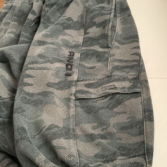 AND1 Cropped Camo Boys Authentic Pants Size M (boy) - Picture 6 of 14